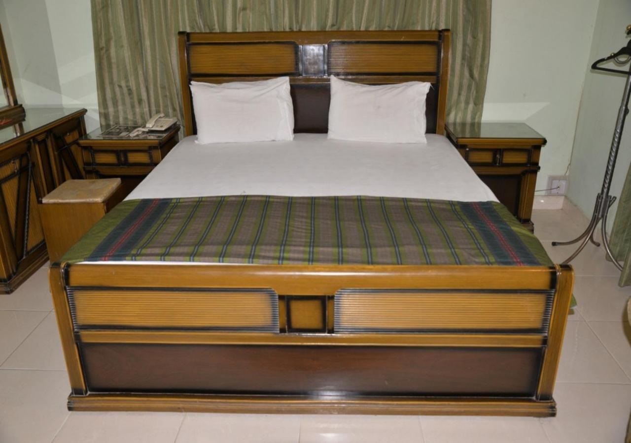 Step Inn Hotel Sukkur Exterior photo