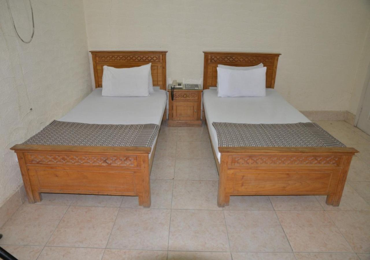 Step Inn Hotel Sukkur Exterior photo